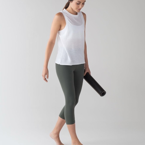 EUC Lululemon DARK FOREST Align II crops, 6 - Picture 2 of 6